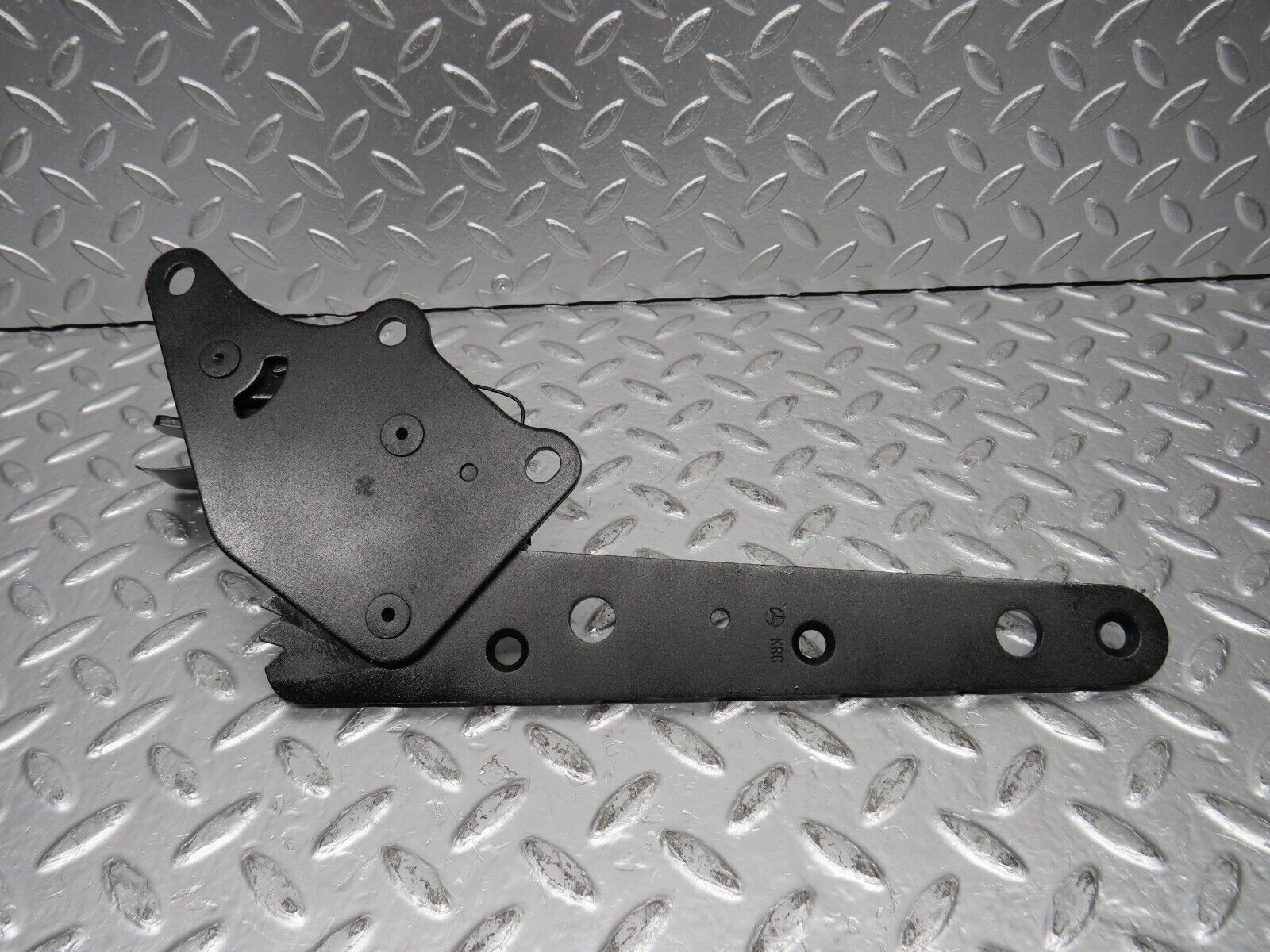 31525 Mercedes-Benz S124 220TE Wagon Rear Seat Hinge Pair