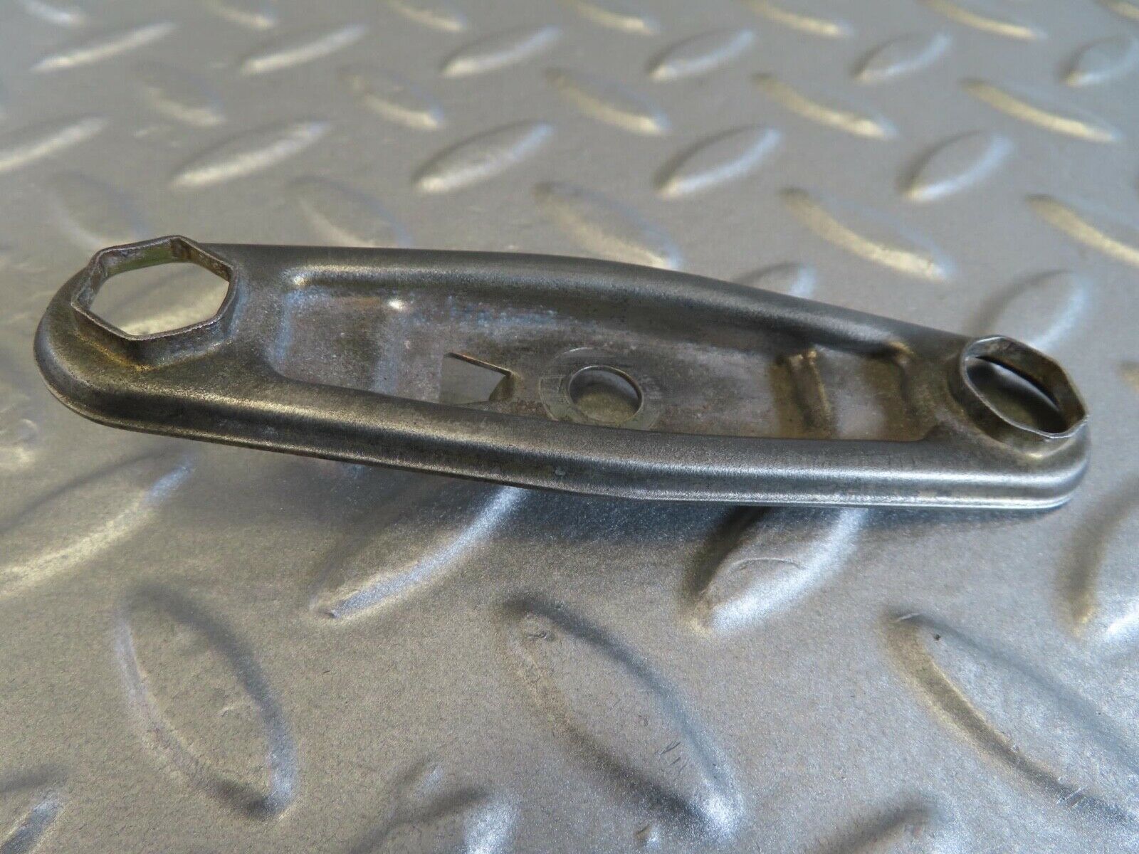 14037 Mercedes-Benz C107 280SLC Fuel Injector Bracket