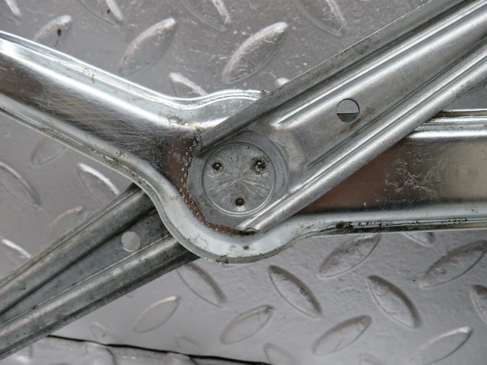 33954 Mercedes-Benz W124 260E Front Left Power Window Regulator