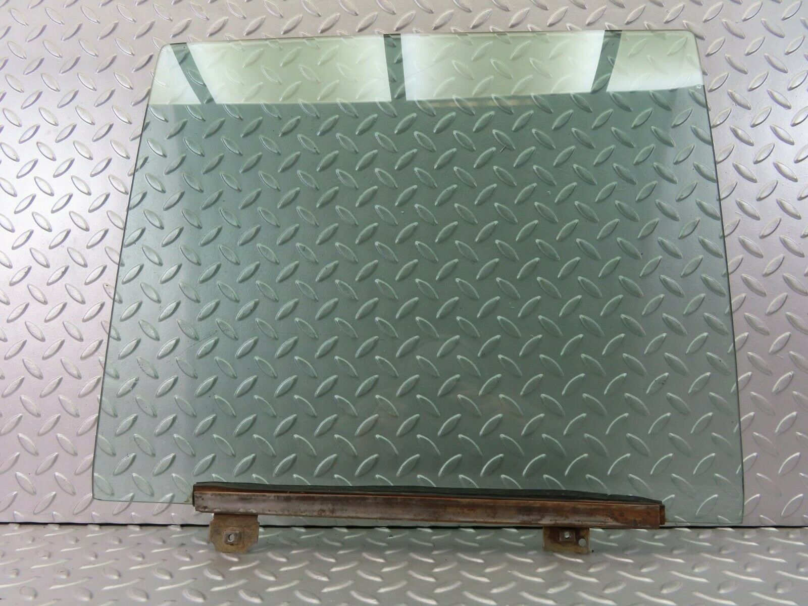 7298 Mercedes-Benz W116 450SE Rear Right Door Window Glass