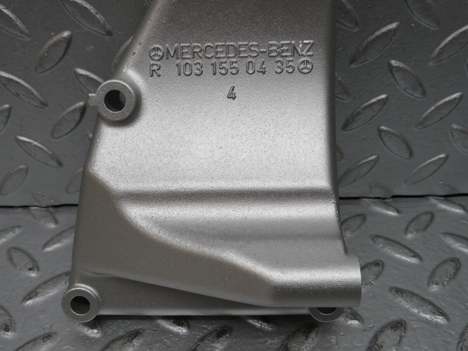 32663 Mercedes-Benz S124 300TE Wagon Alternator Generator Bracket 1031550435