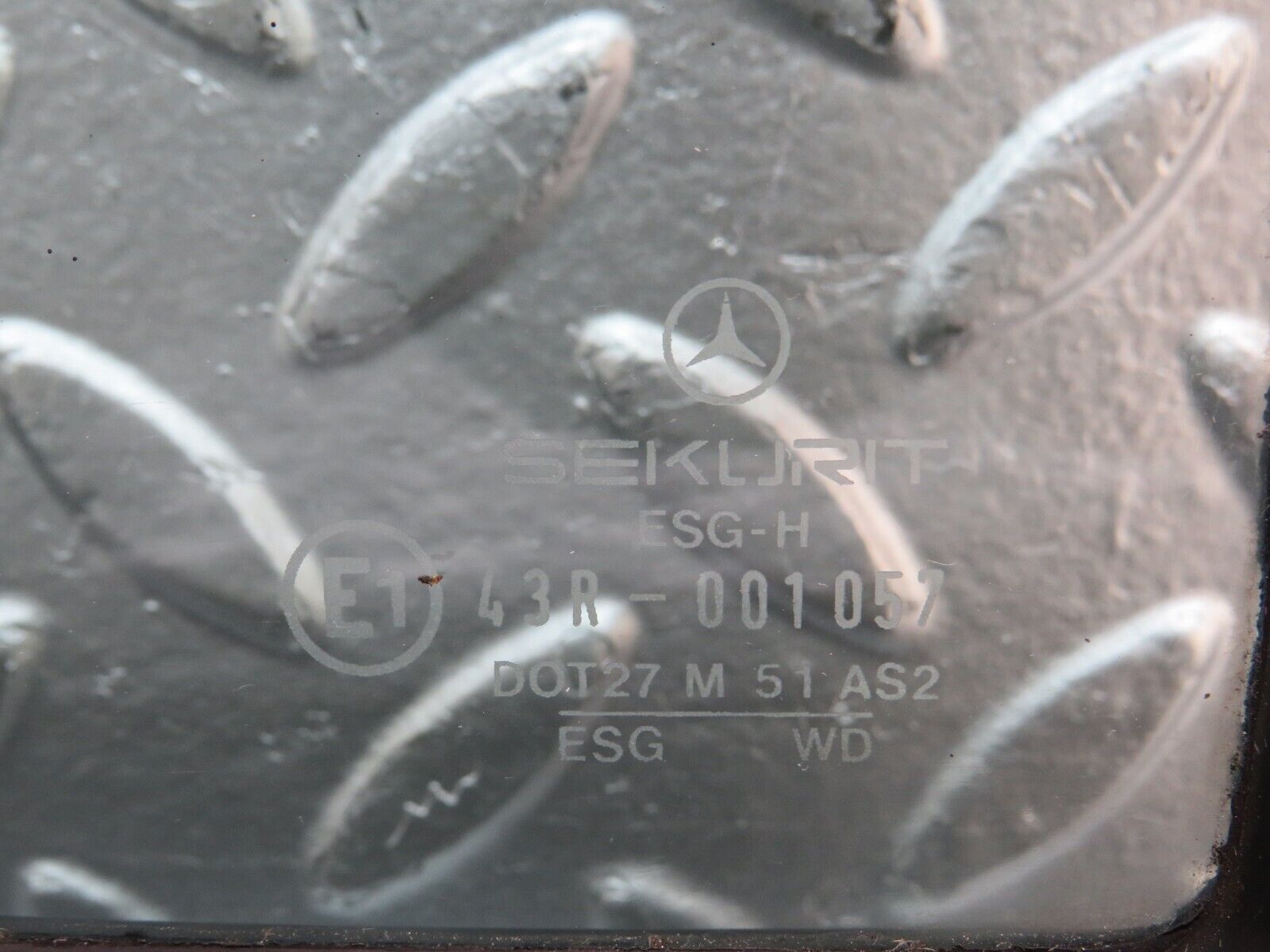 27223 Mercedes-Benz W123 280E Rear Right Quarter Window Glass 1237350224