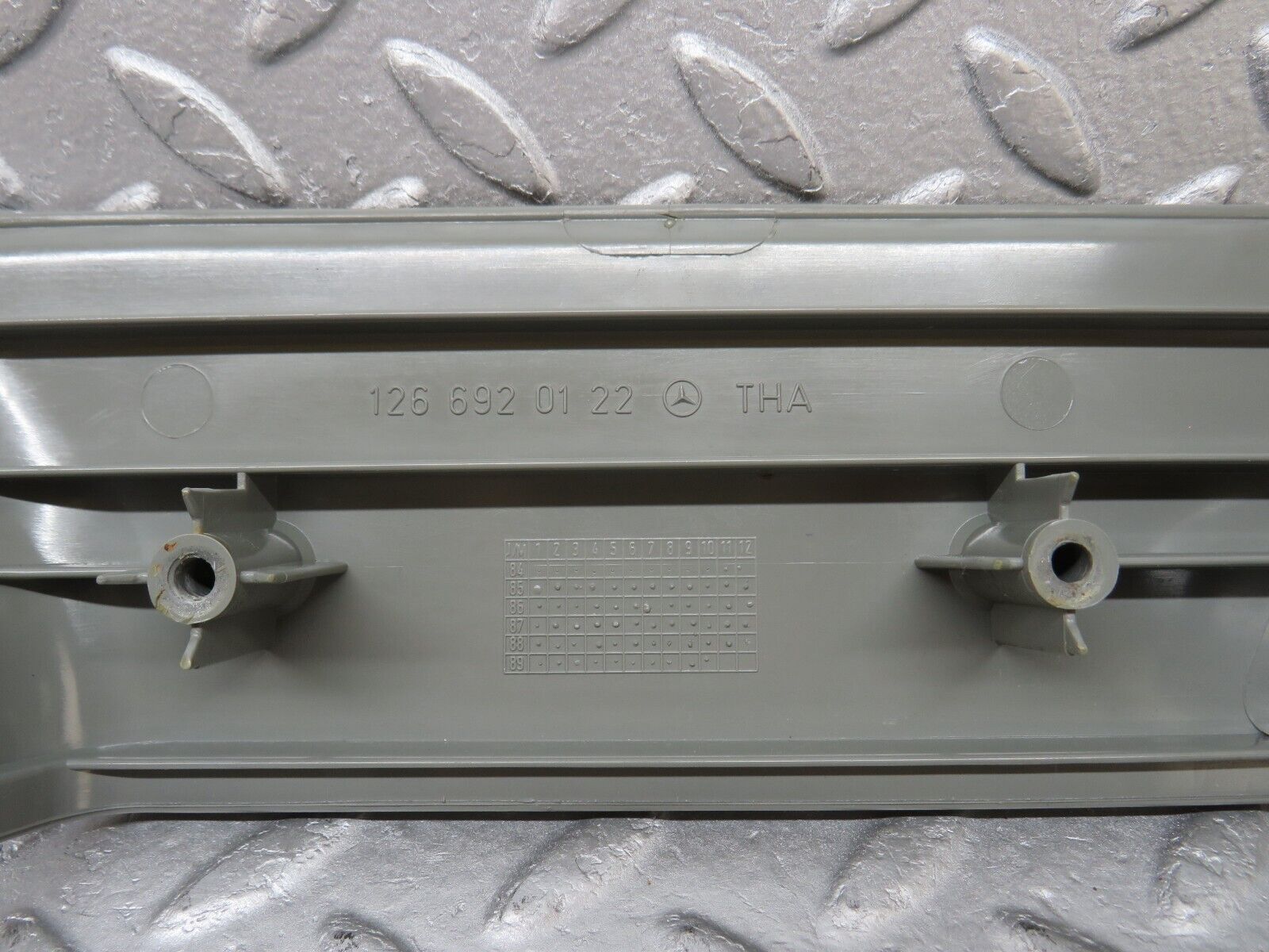 35981 Mercedes-Benz W126 420SE B Pillar Bottom Cover Left Grey 1266920122