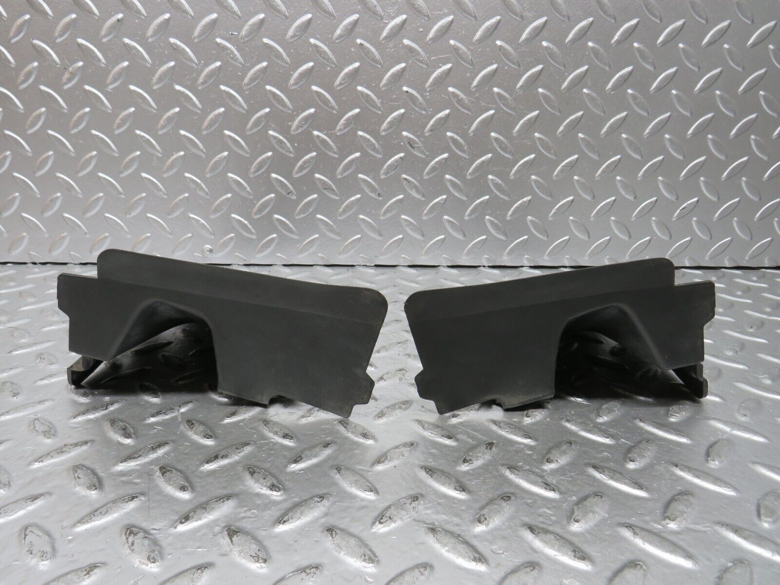 26442 Mercedes-Benz C124 220CE Covering Side Member Pair 1246280907 1246281007