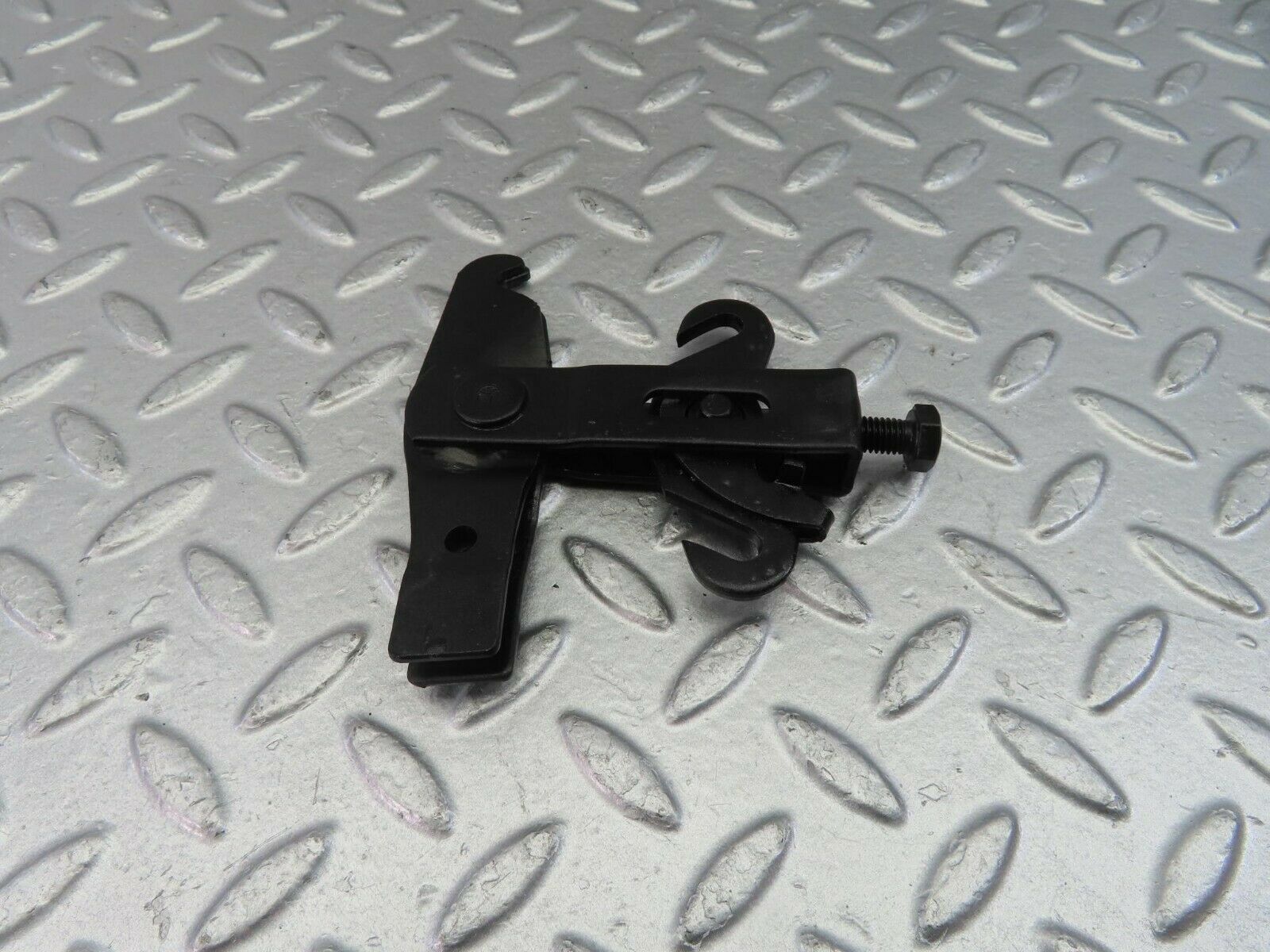 10579 Mercedes-Benz W201 190E Handbrake Adjusting Handbrake Regulator