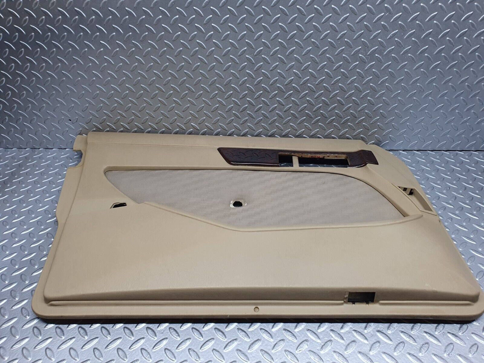 41121 Mercedes-Benz W126 300SE Front Left Door Card Beige 1267270170