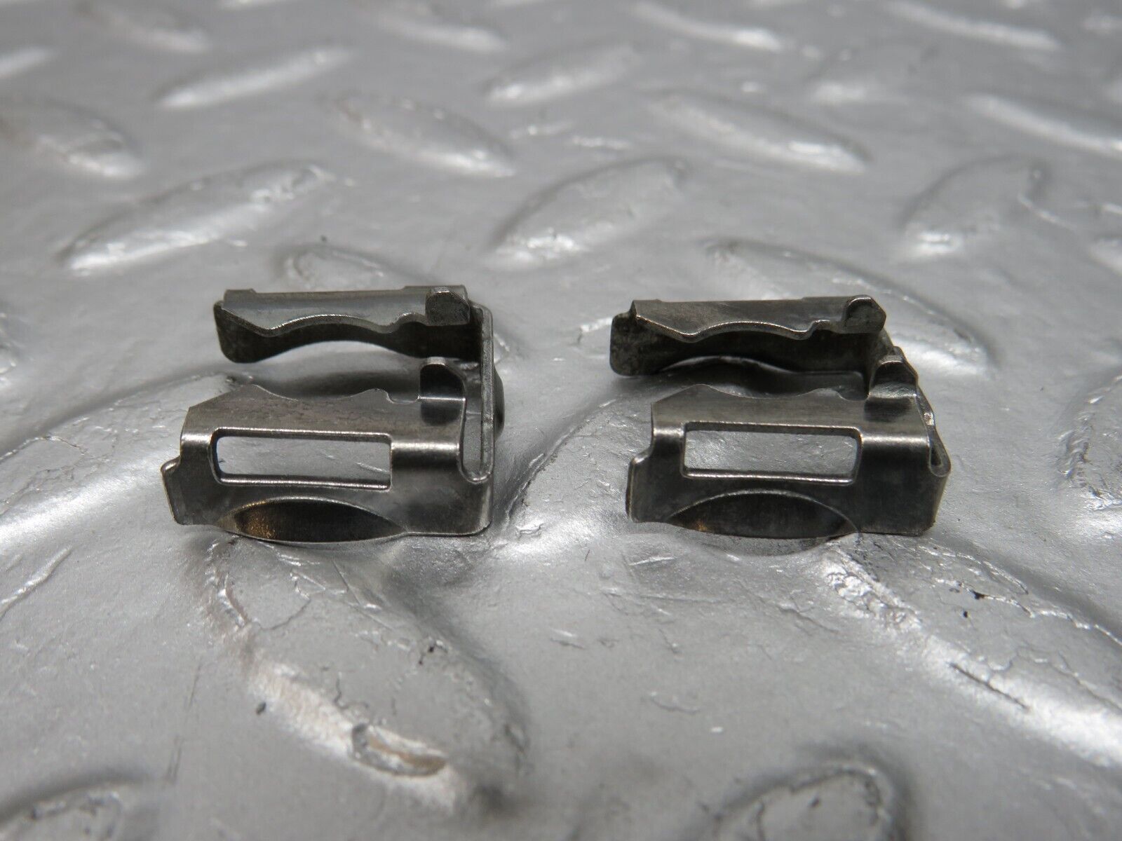 39778 Mercedes-Benz R129 320SL Coupe Fuel Injector Bracket 2x