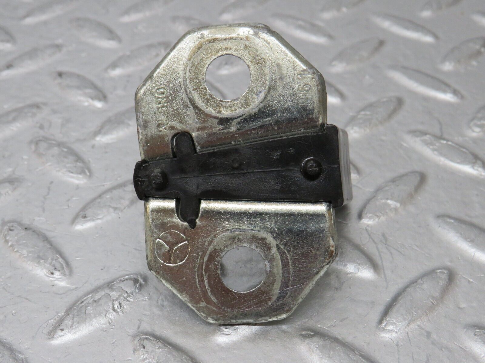 34890 Mercedes-Benz W210 320E Door Lock Latch