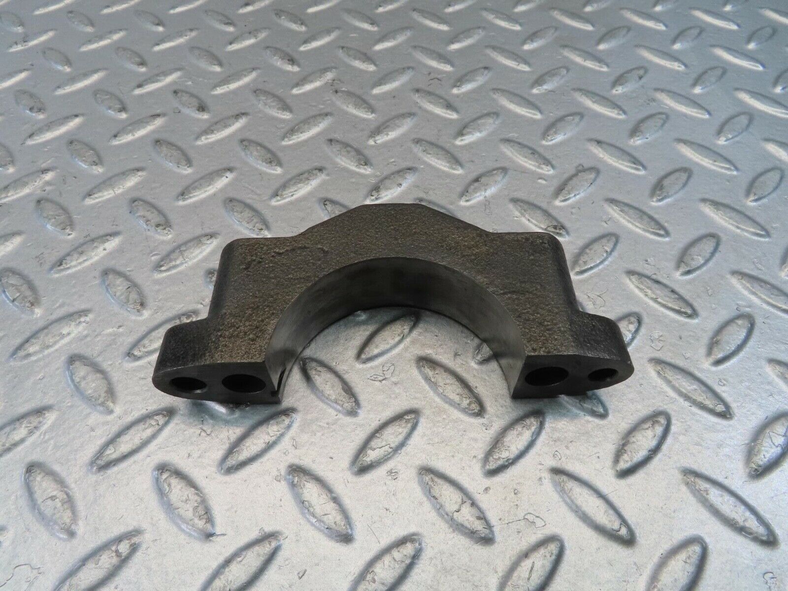 10992 Mercedes-Benz W115 220D Crankshaft Bearing Holder Block 6150110111