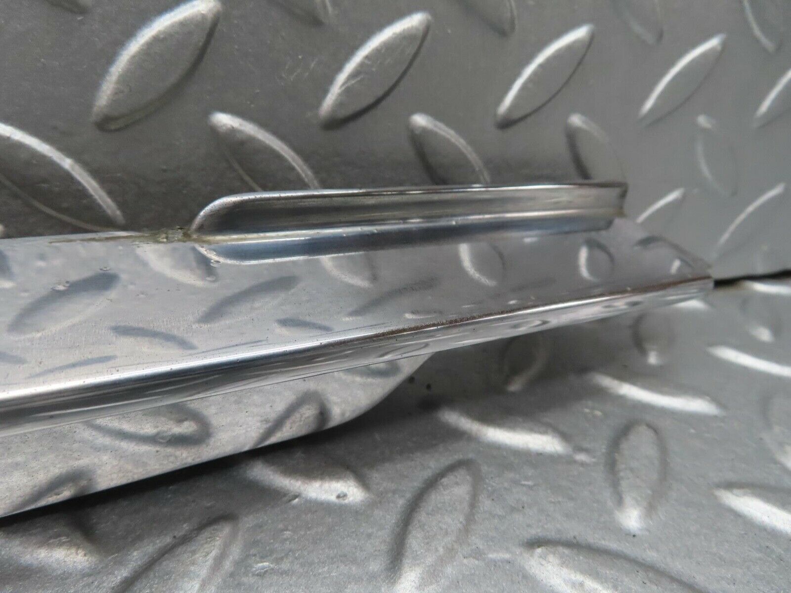 14330 Mercedes-Benz W116 350SE number Plate Light Holder Chrome Moulding Trim