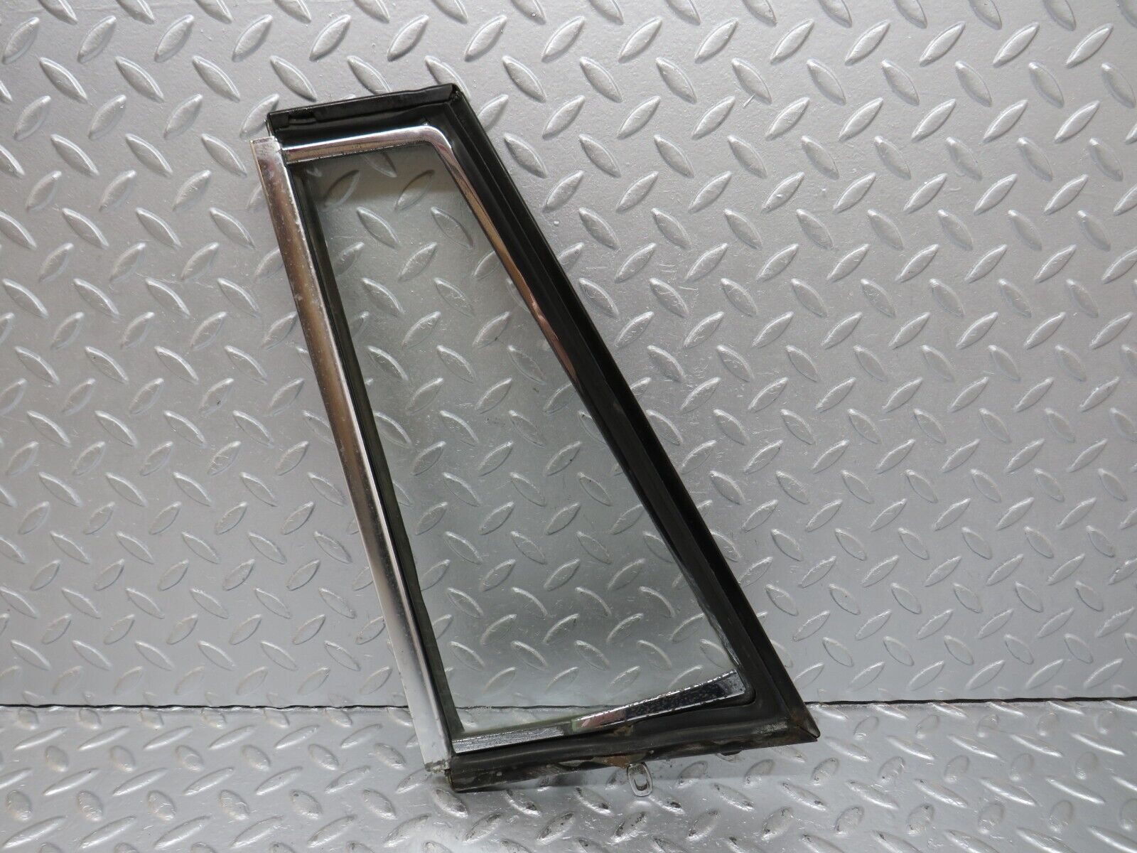 40500 Mercedes-Benz W110 230 Front Right Quarter Window