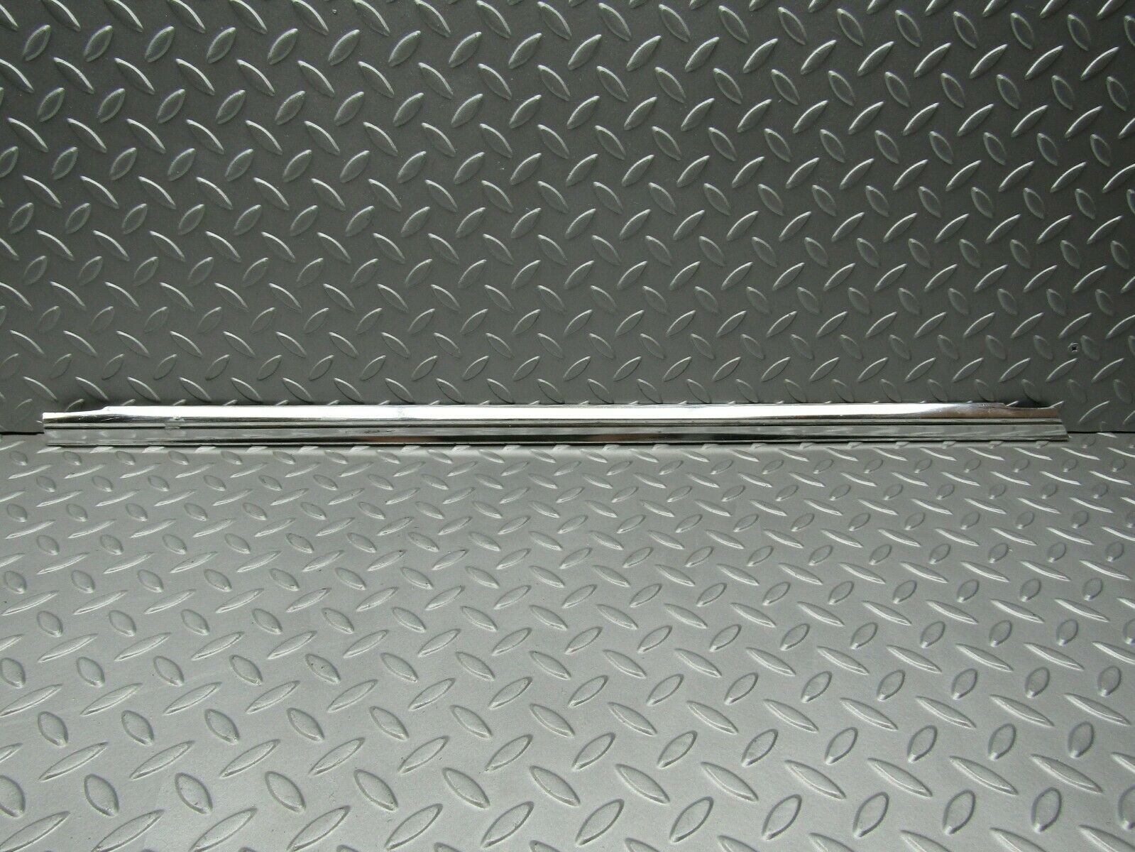 3317 Mercedes-Benz W108 280SE Front Left Door Chrome Moulding Trim