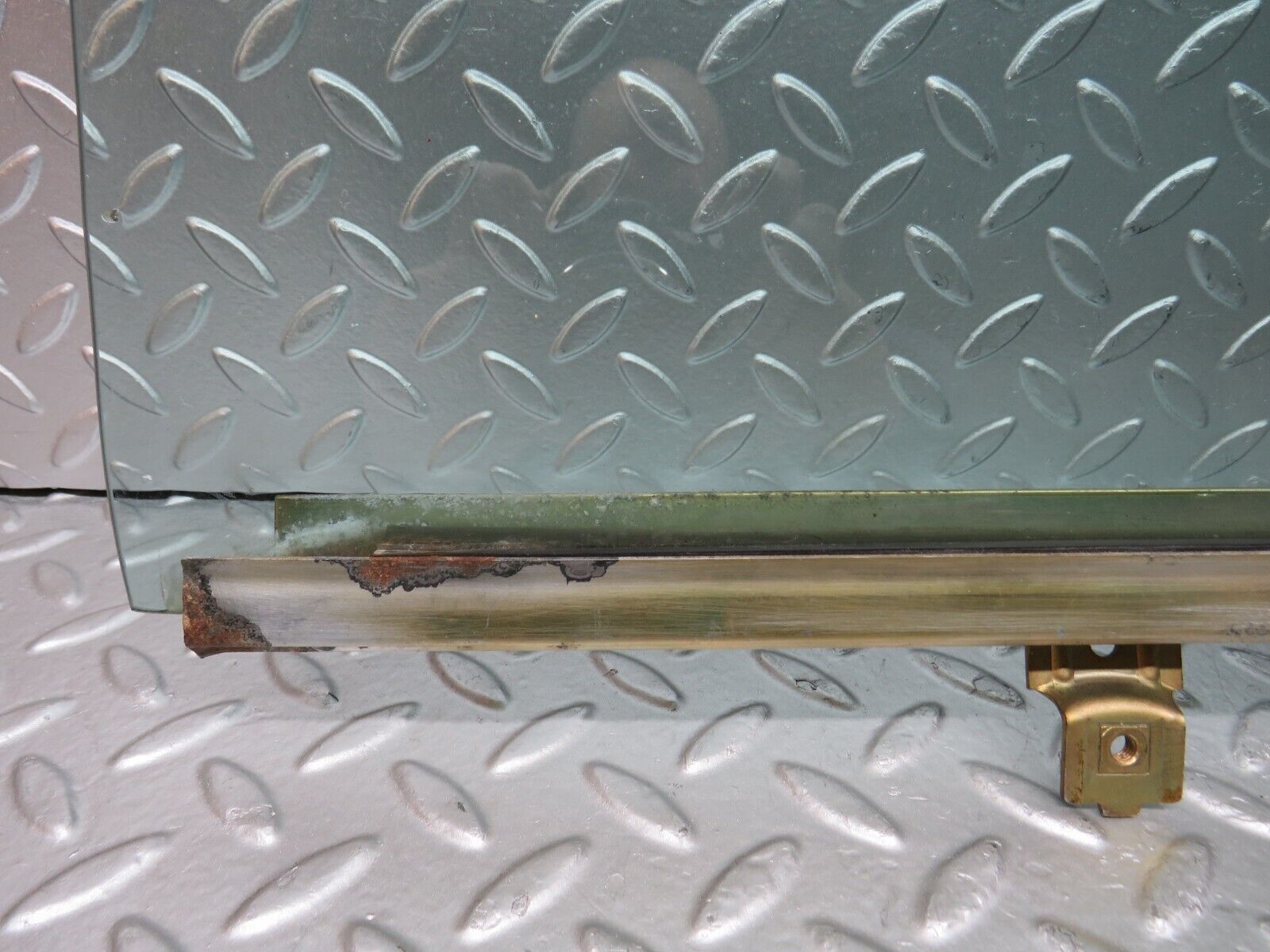 27889 Mercedes-Benz W123 280E Rear Right Door Window Glass