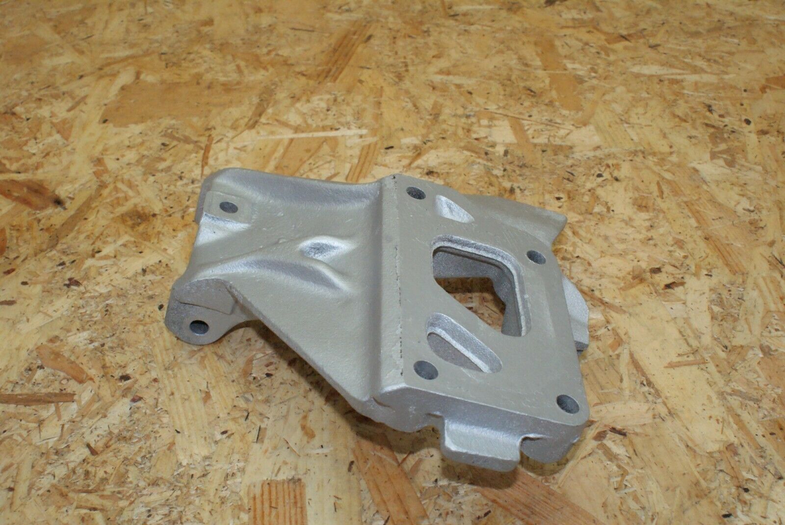 2353 Mercedes-Benz W123 280E Bracket For Alternator 1101550435