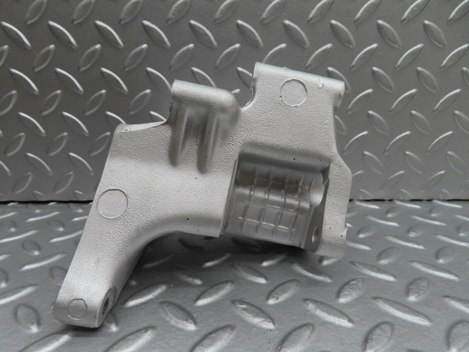 14362 Mercedes-Benz W116 350SE Alternator Generator Bracket 1161551135