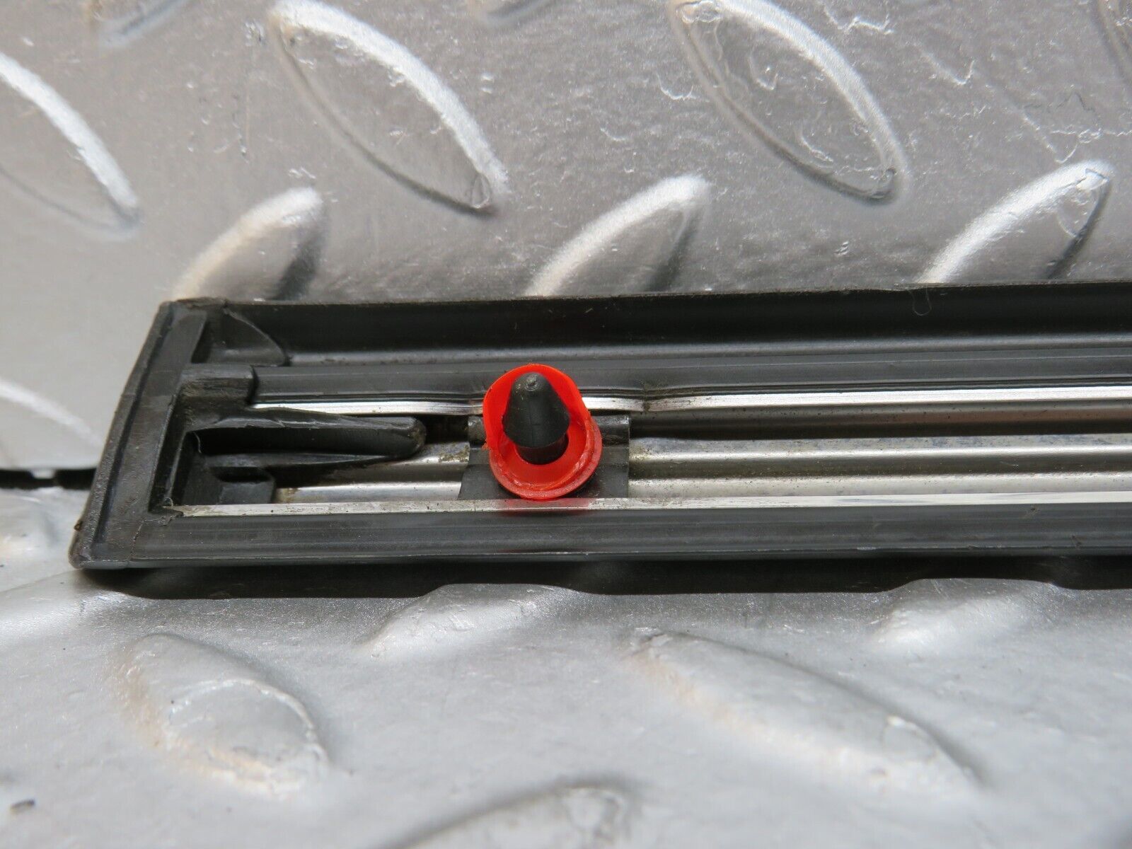 0067 Mercedes-Benz W116 350SE Front Right Fender Wing Lower Trim