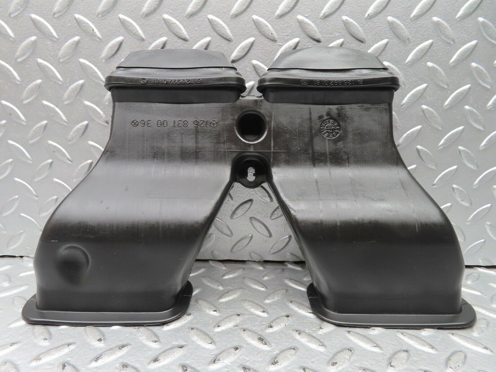 21508 Mercedes-Benz W126 300SE Dashboard Centre Air Vent With Rubber 1268310036 1269970181