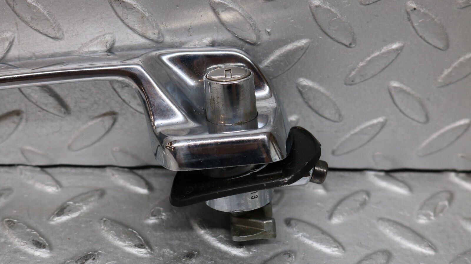 37276 Mercedes-Benz W109 300SEL Front Left Door Handle No Key 1087661301