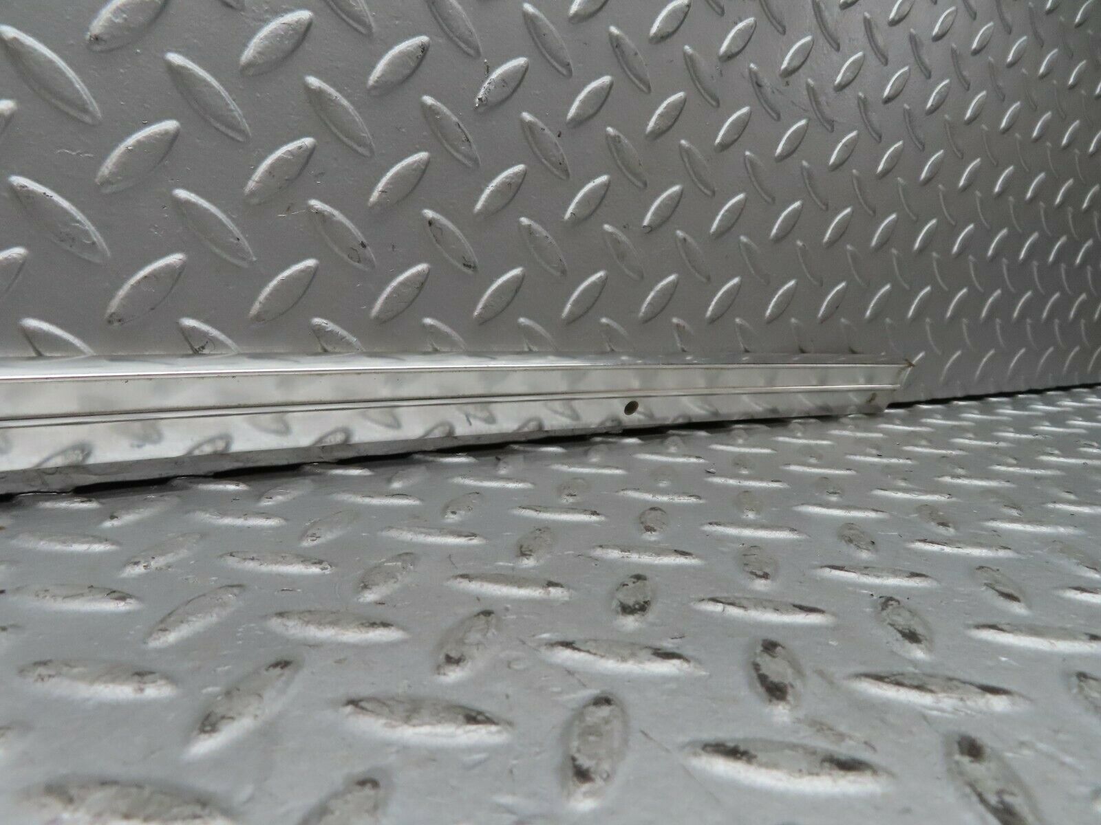 17889 Mercedes-Benz W116 450SEL Roof Chrome Moulding Trim Right Side