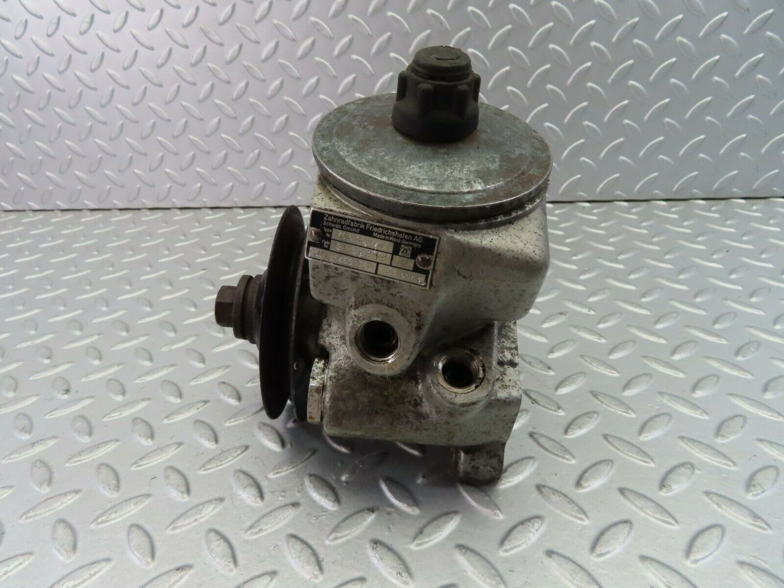 7754 Mercedes-Benz S123 230TE Wagon Power Steering Pump 1264601380