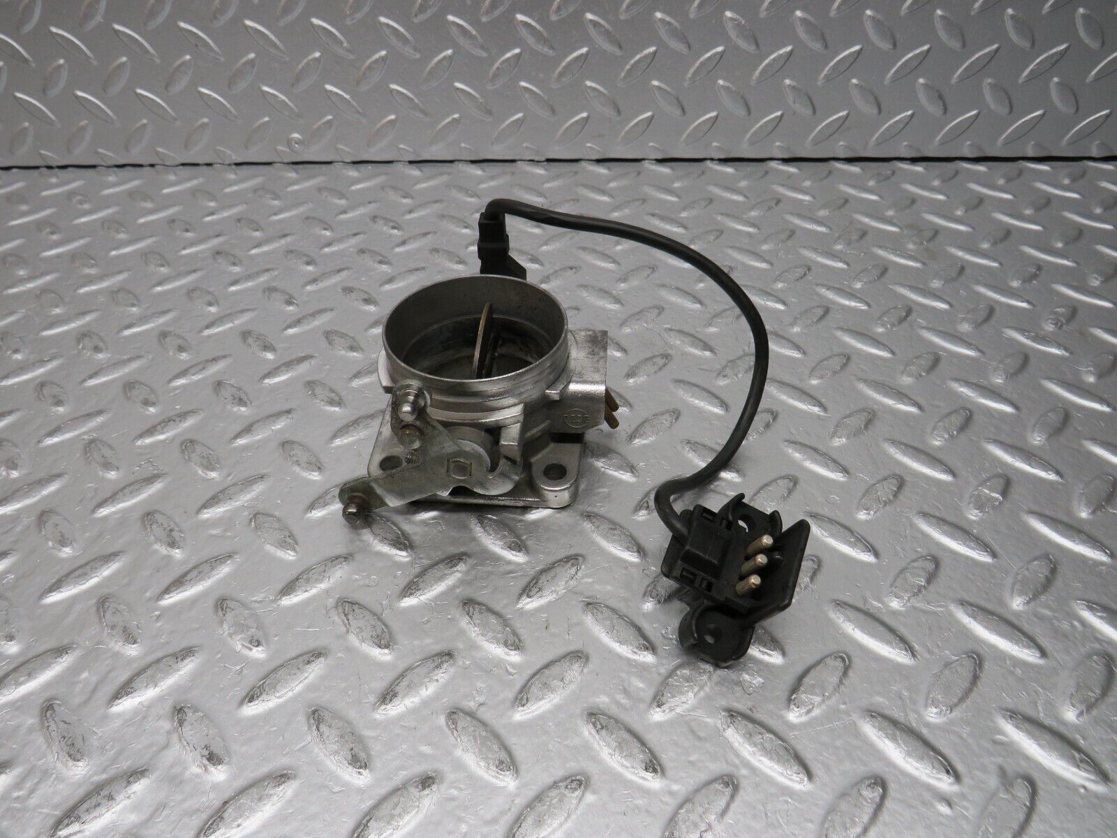 31742 Mercedes-Benz W201 190LE 1.8L Throttle Body Valve & Switch 0011409053