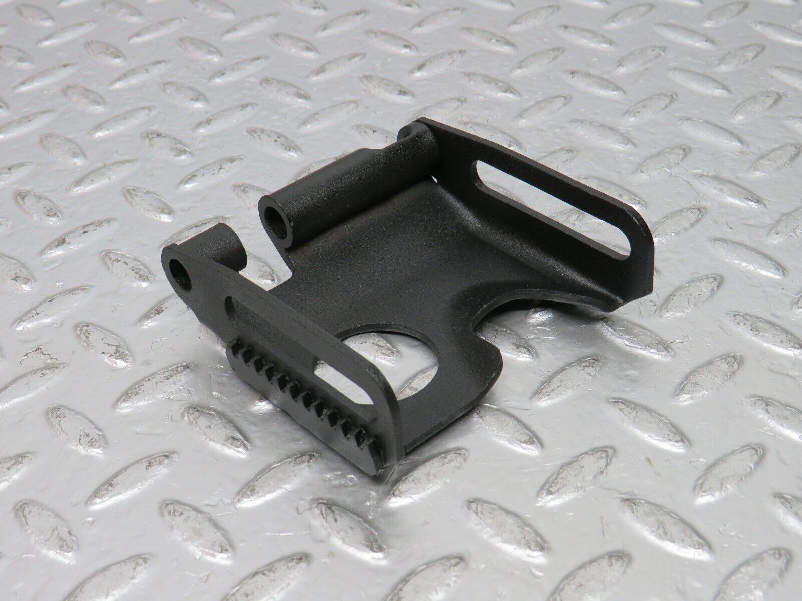 31113 Mercedes-Benz W123 200D Alternator Generator Bracket