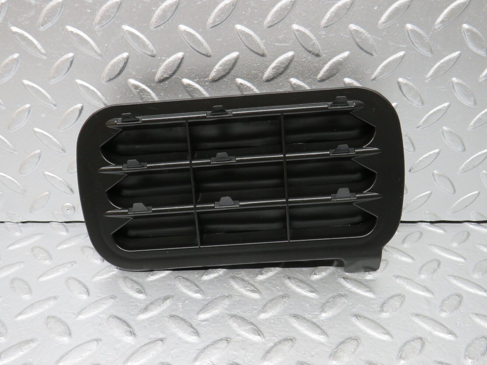 30373 Mercedes-Benz W124 230E Rear Air Intake Vent Right 1248370230