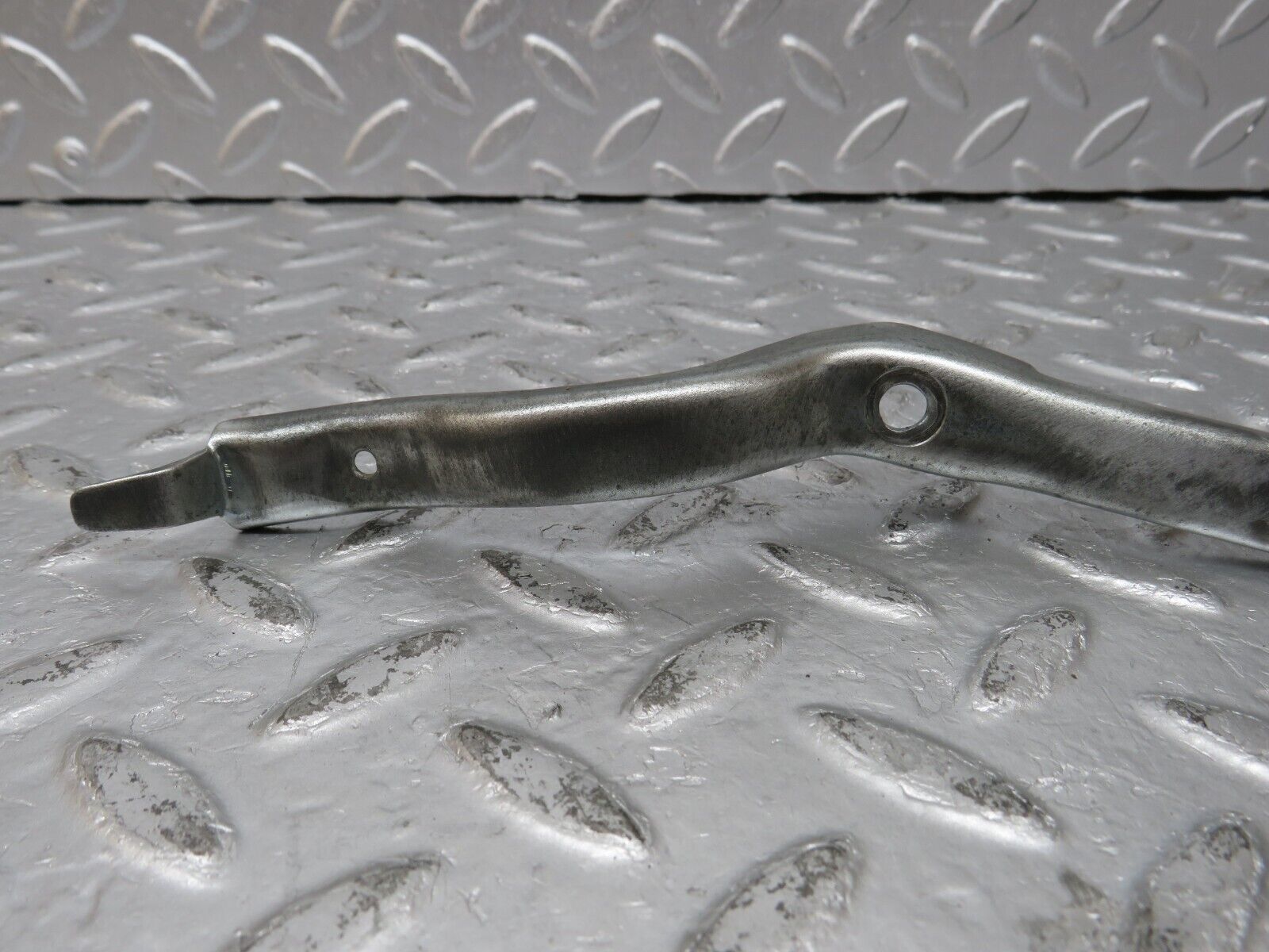 33886 Mercedes-Benz C123 230CE Coupe Front Right Seat Side Height Adjust Handle