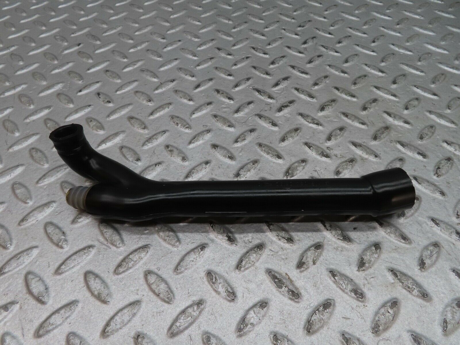 17868 Mercedes-Benz W116 450SEL Air Intake Breather Hose 1160940682