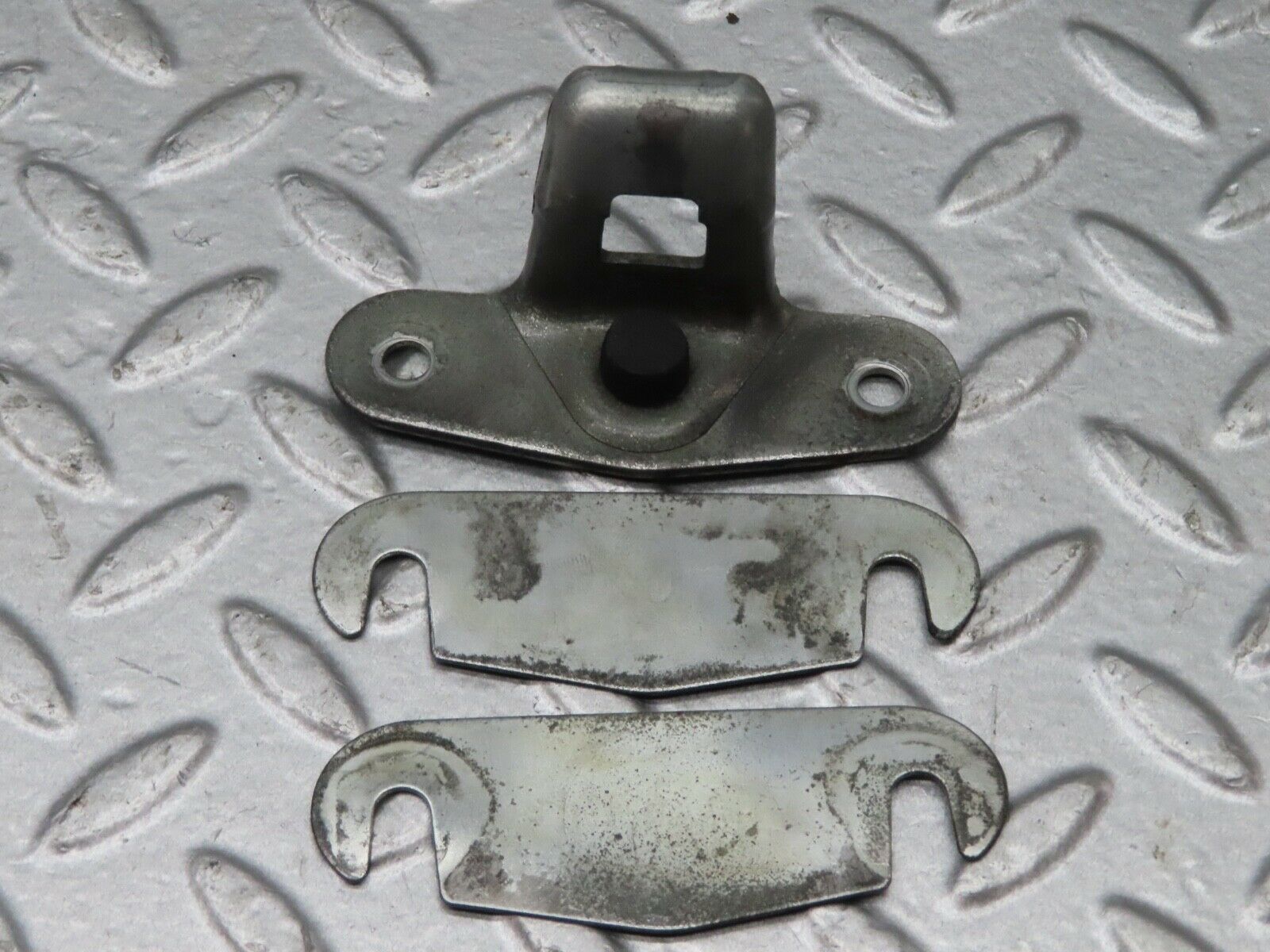 18172 Mercedes-Benz W123 200 Trunk Lock Latch