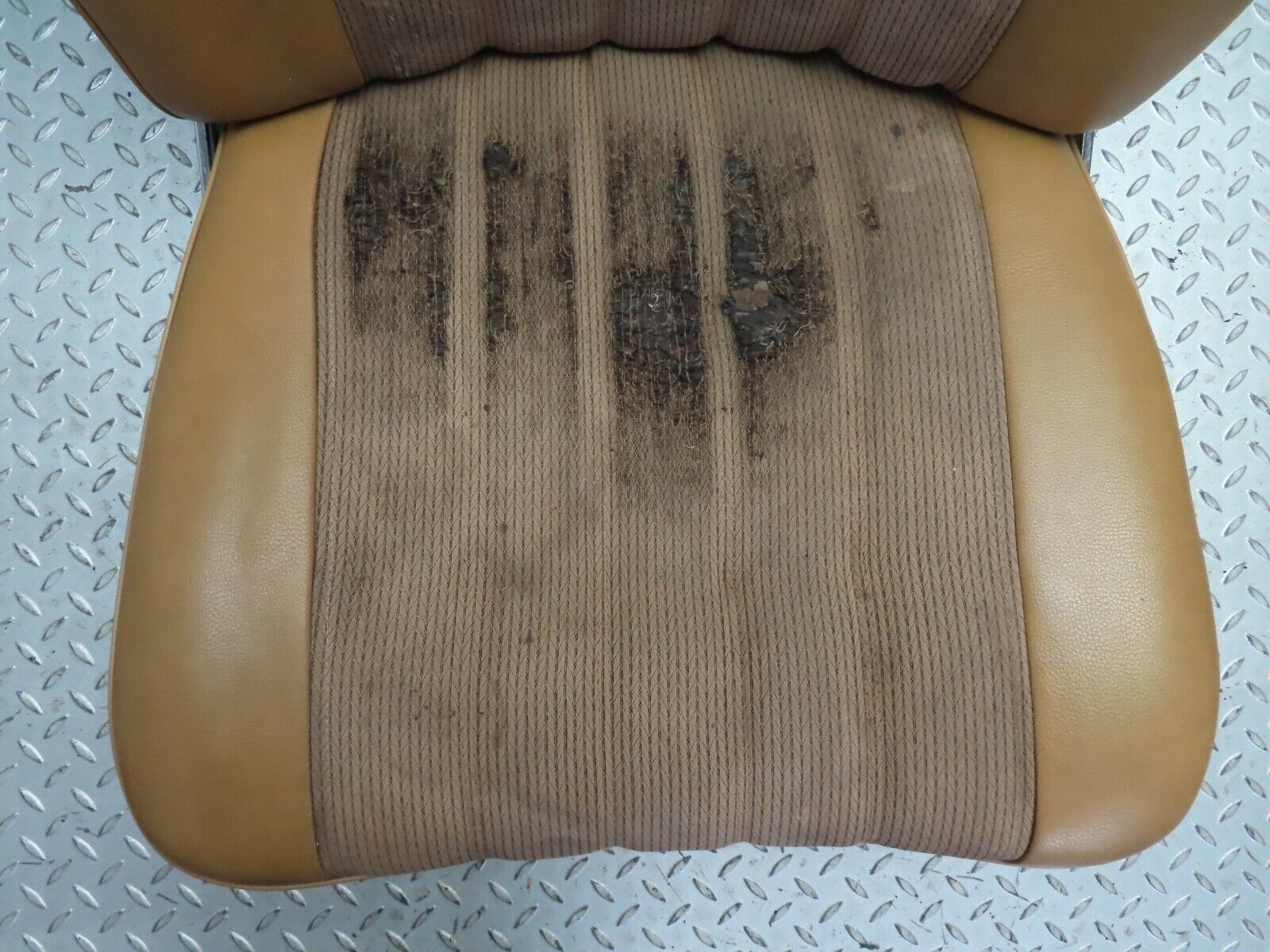 20218 Mercedes-Benz W114 280CE Coupe Front Right Seat Beige