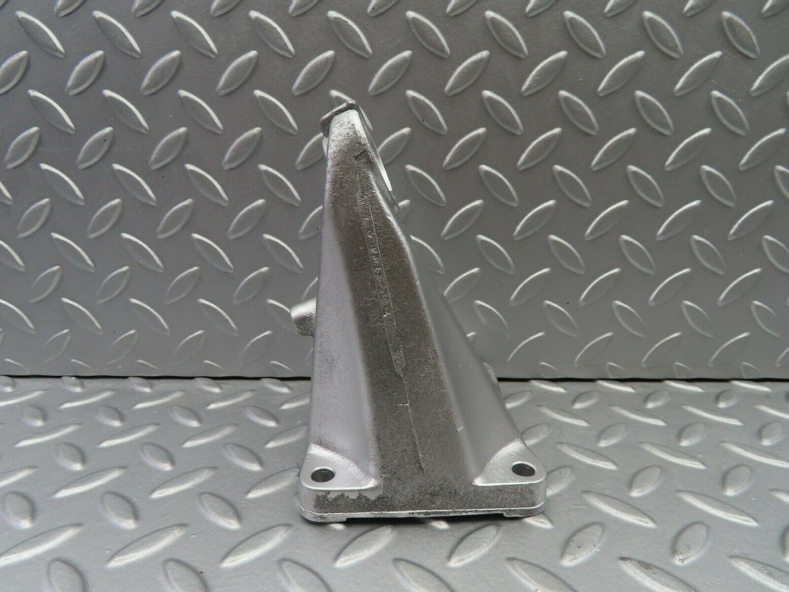 6794 Mercedes-Benz S124 E220 Wagon Engine Mount Bracket Right