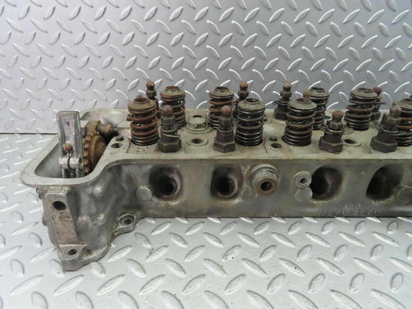 8558 Mercedes-Benz W111 Cylinder Head 1800162901
