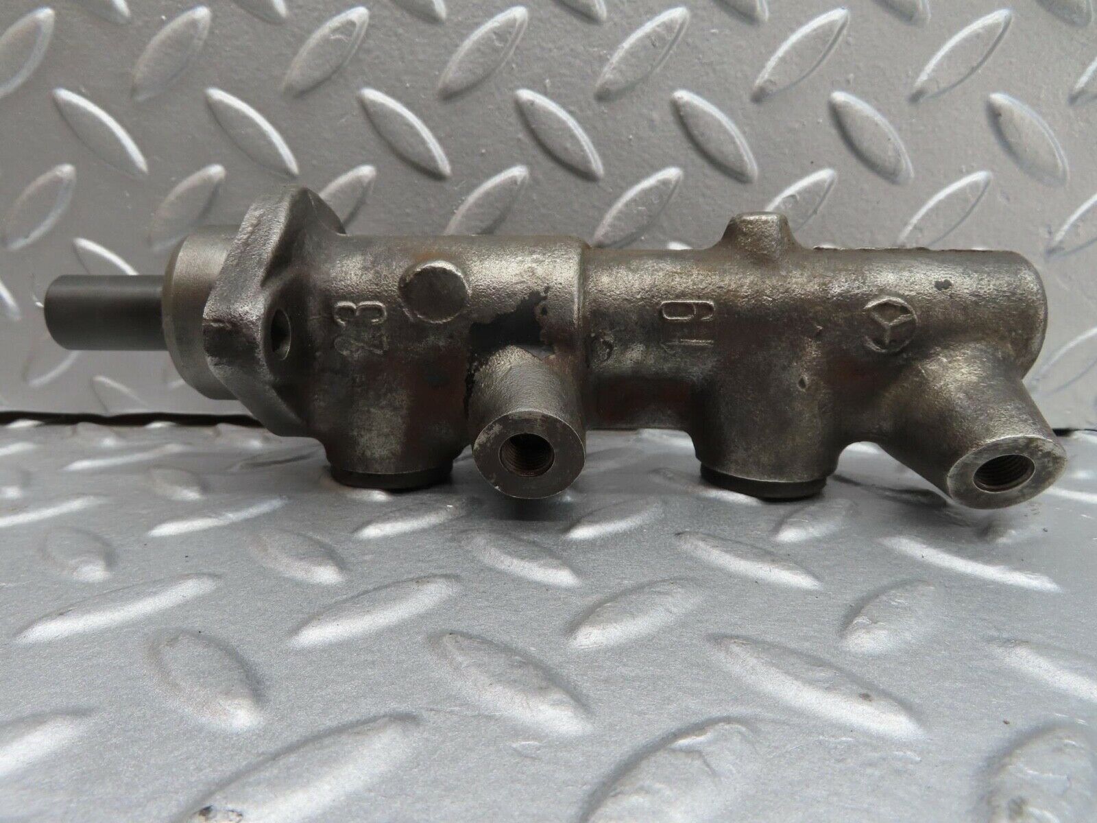 16082 Mercedes-Benz W123 280E Brake Master Cylinder Ate