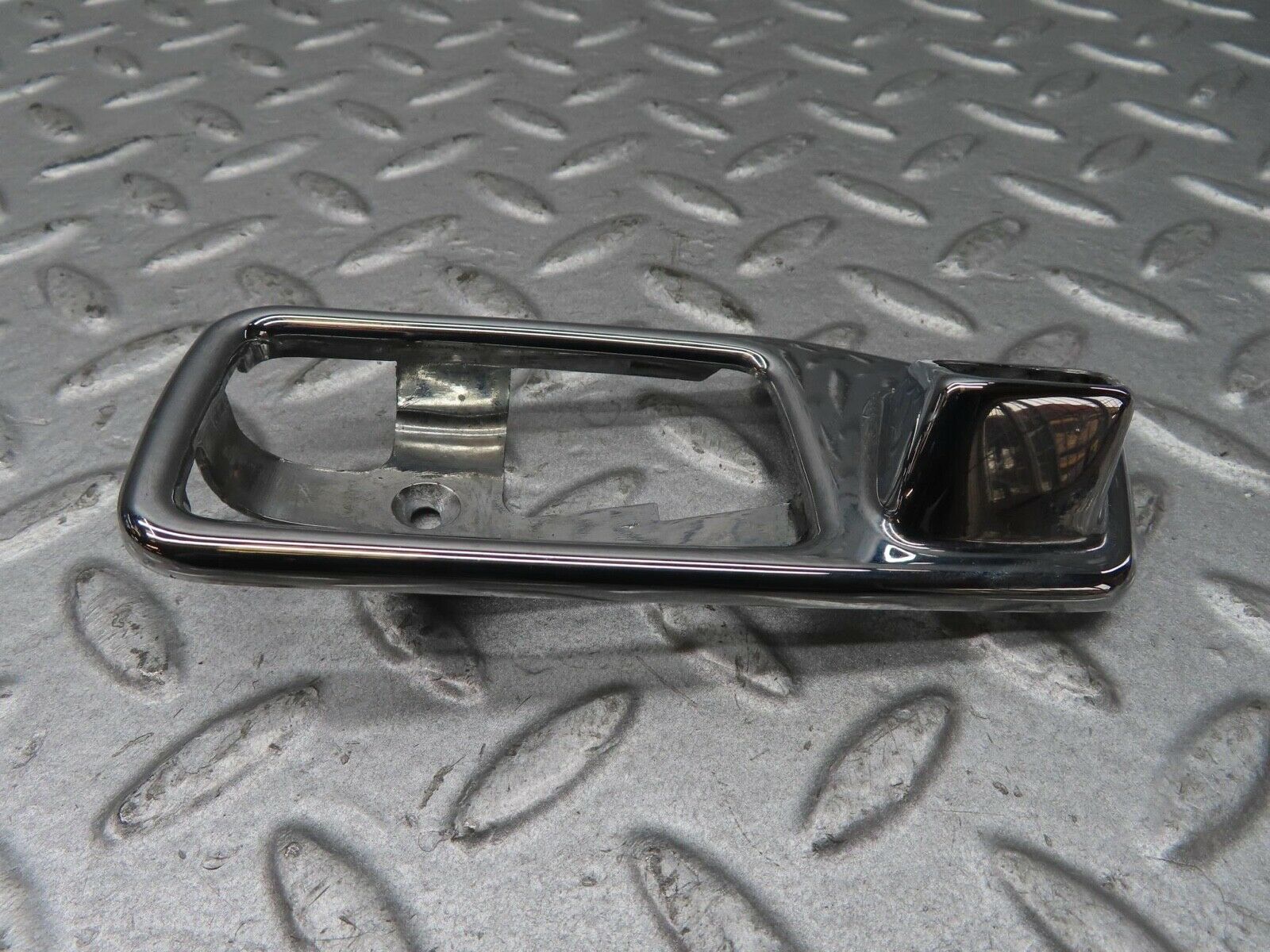 13611 Mercedes-Benz W123 200 Chrome Frame For Door Opener Left 1167660111
