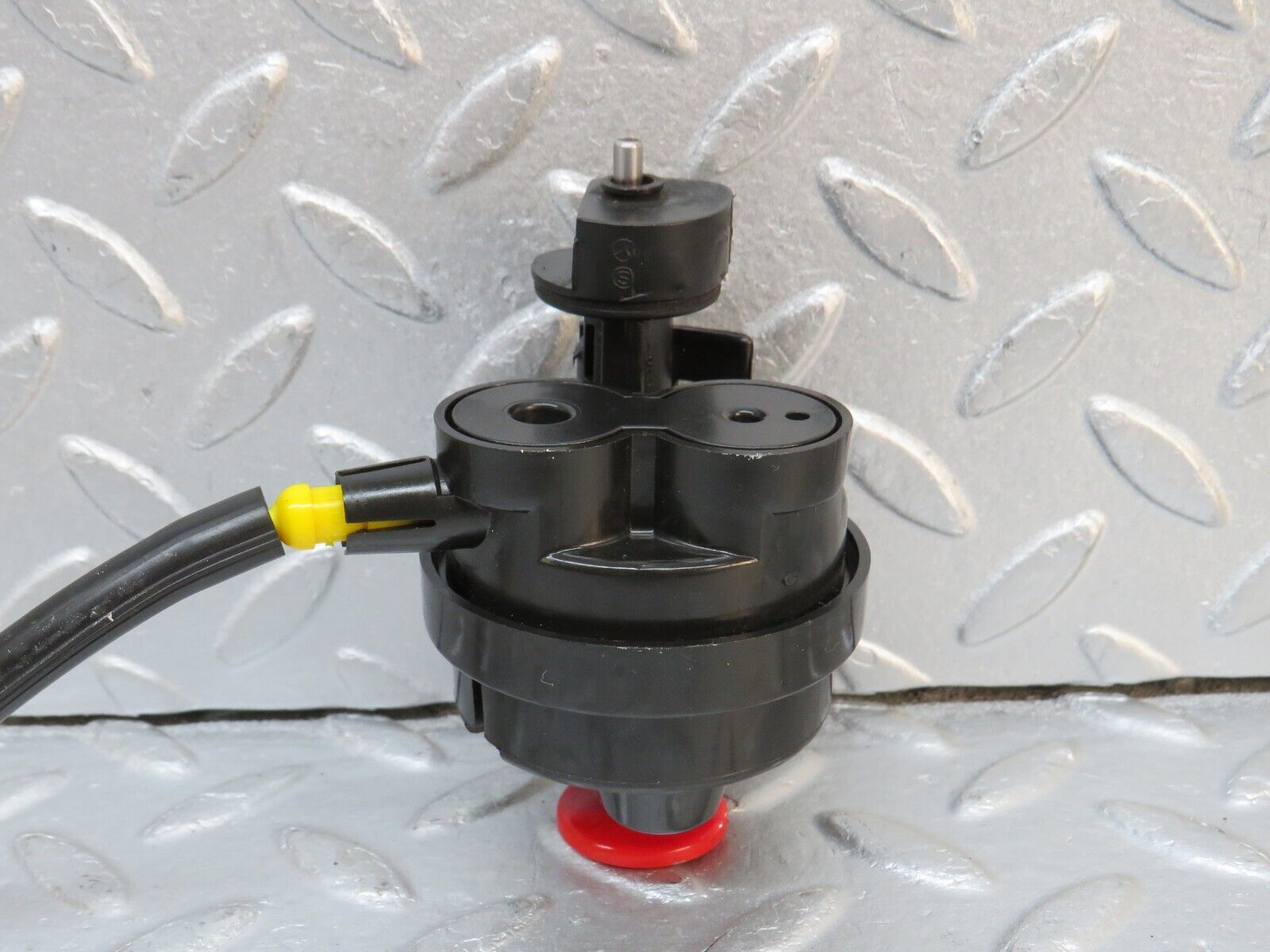 38265 Mercedes-Benz R129 280SL Coupe Fuel Tank Flap Cap Vacuum Actuator