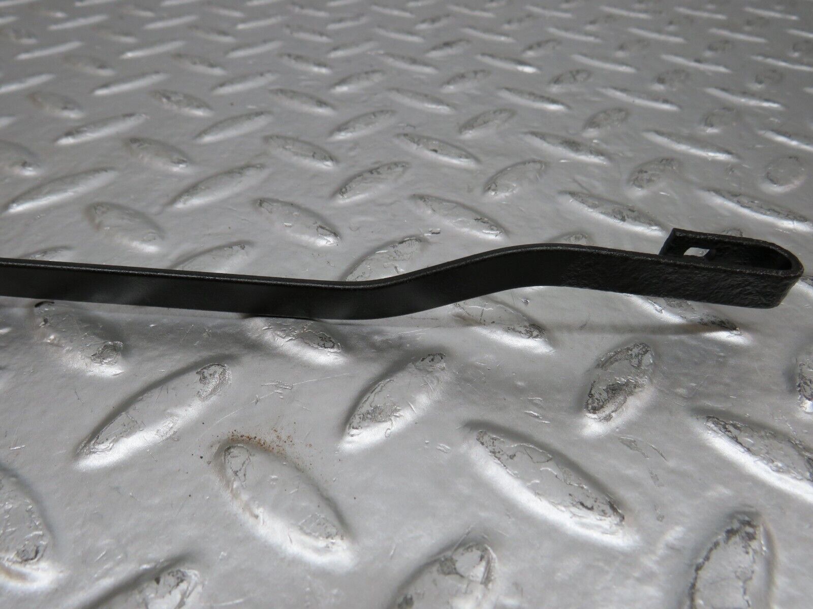 25427 Mercedes-Benz W123 200 Wiper Arm Bosch Left Side 3399990553