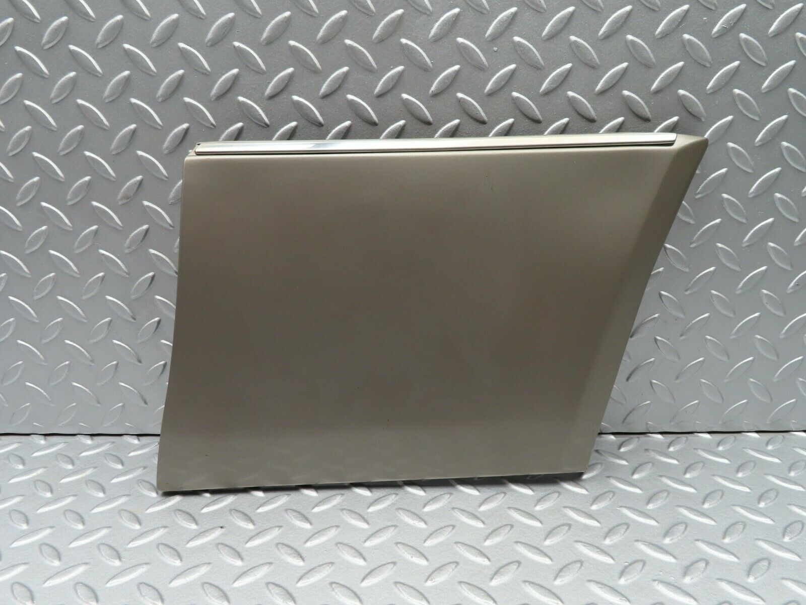 5307 Mercedes-Benz W124 230E Front Right Fender Wing Moulding Trim 1246901440