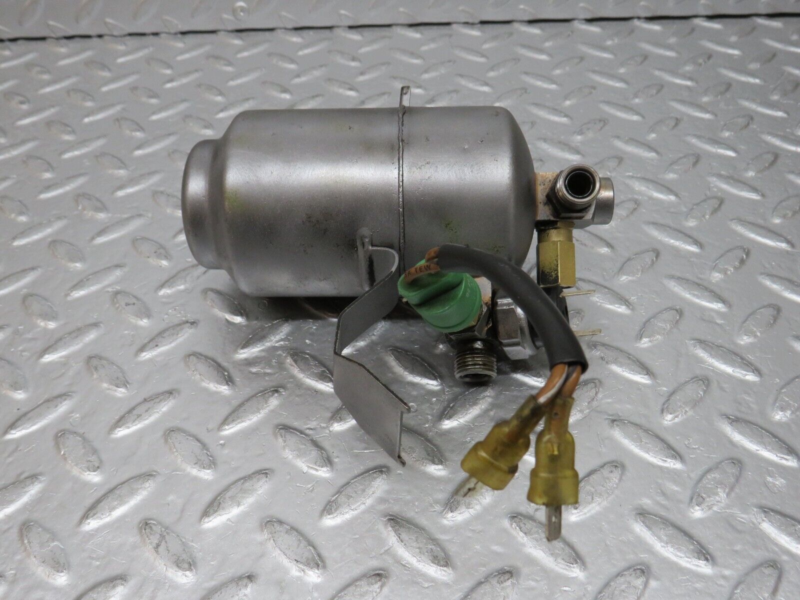 32433 Mercedes-Benz S124 300TE Wagon Air Conditioning Air Dryer