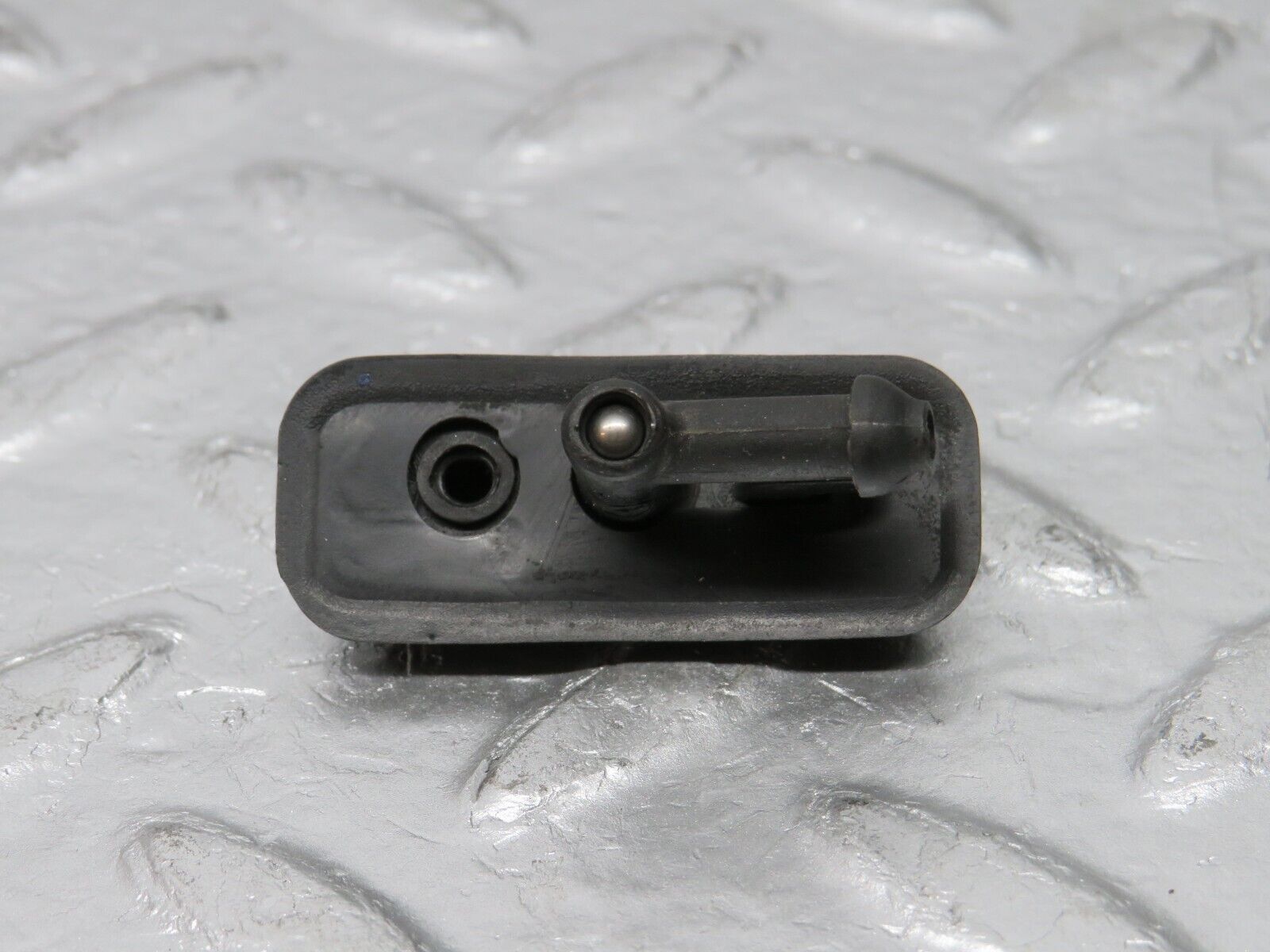 31405 Mercedes-Benz S124 220TE Wagon Tailgate Windscreen Washer Nozzle