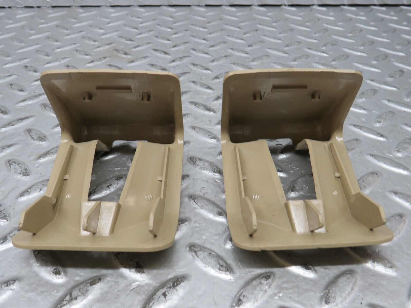 27832 Mercedes-Benz S124 300TE Wagon Rear Seat Hinge Pair With Cover 124922013