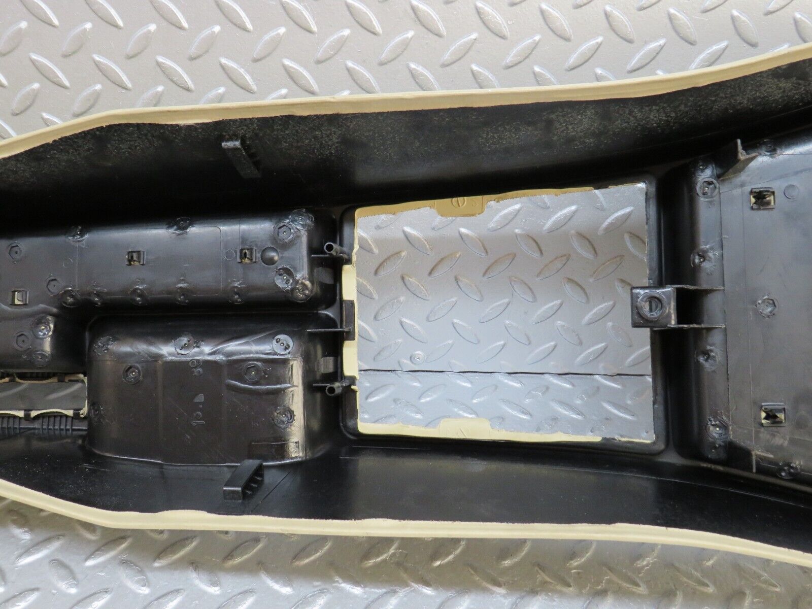 36560 Mercedes-Benz W201 190E 2.0L Centre Console Beige 2016831325 2016831236