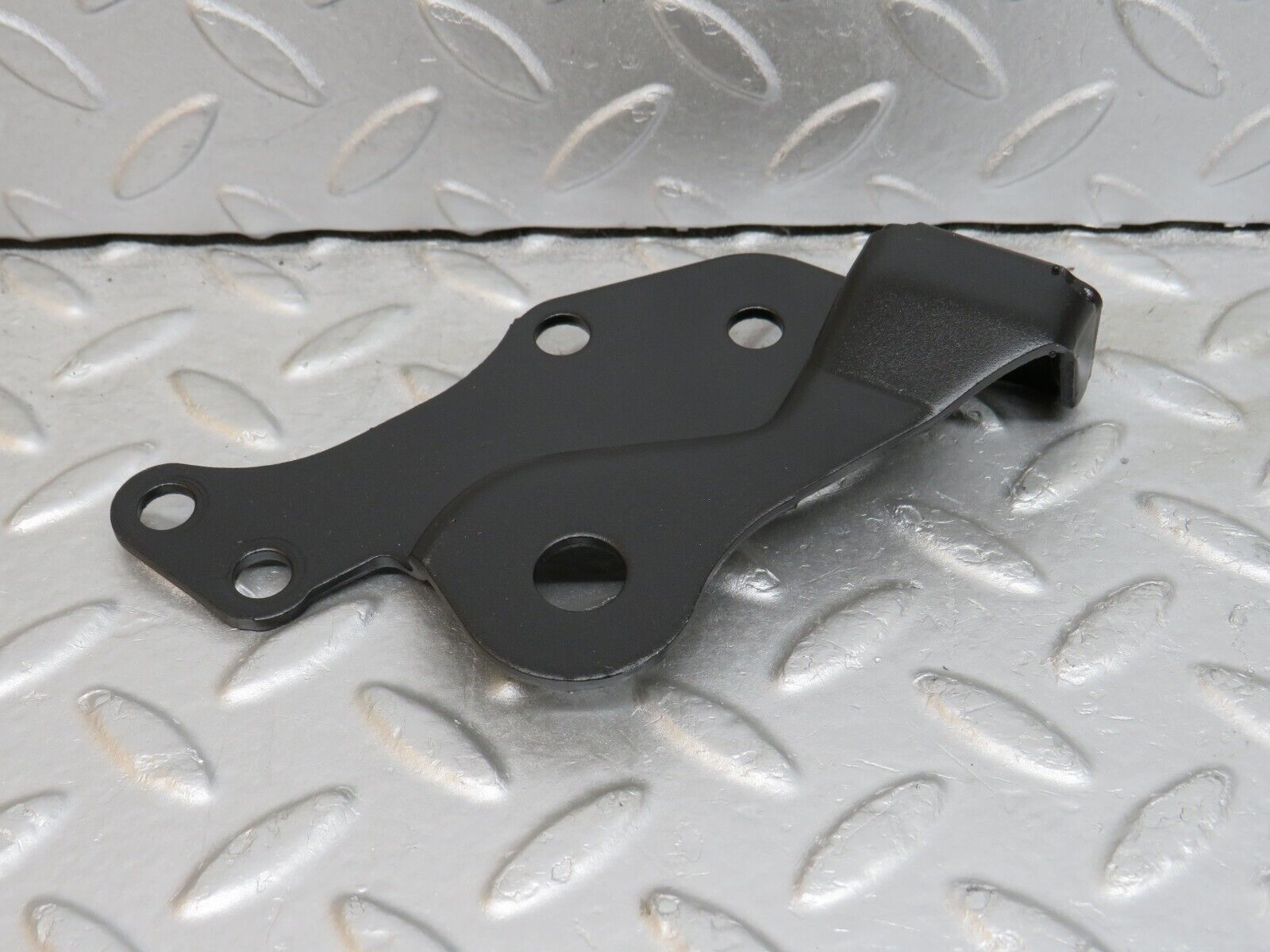 38115 Mercedes-Benz A124 320E Cabriolet Accelerator Cable Bracket Holder