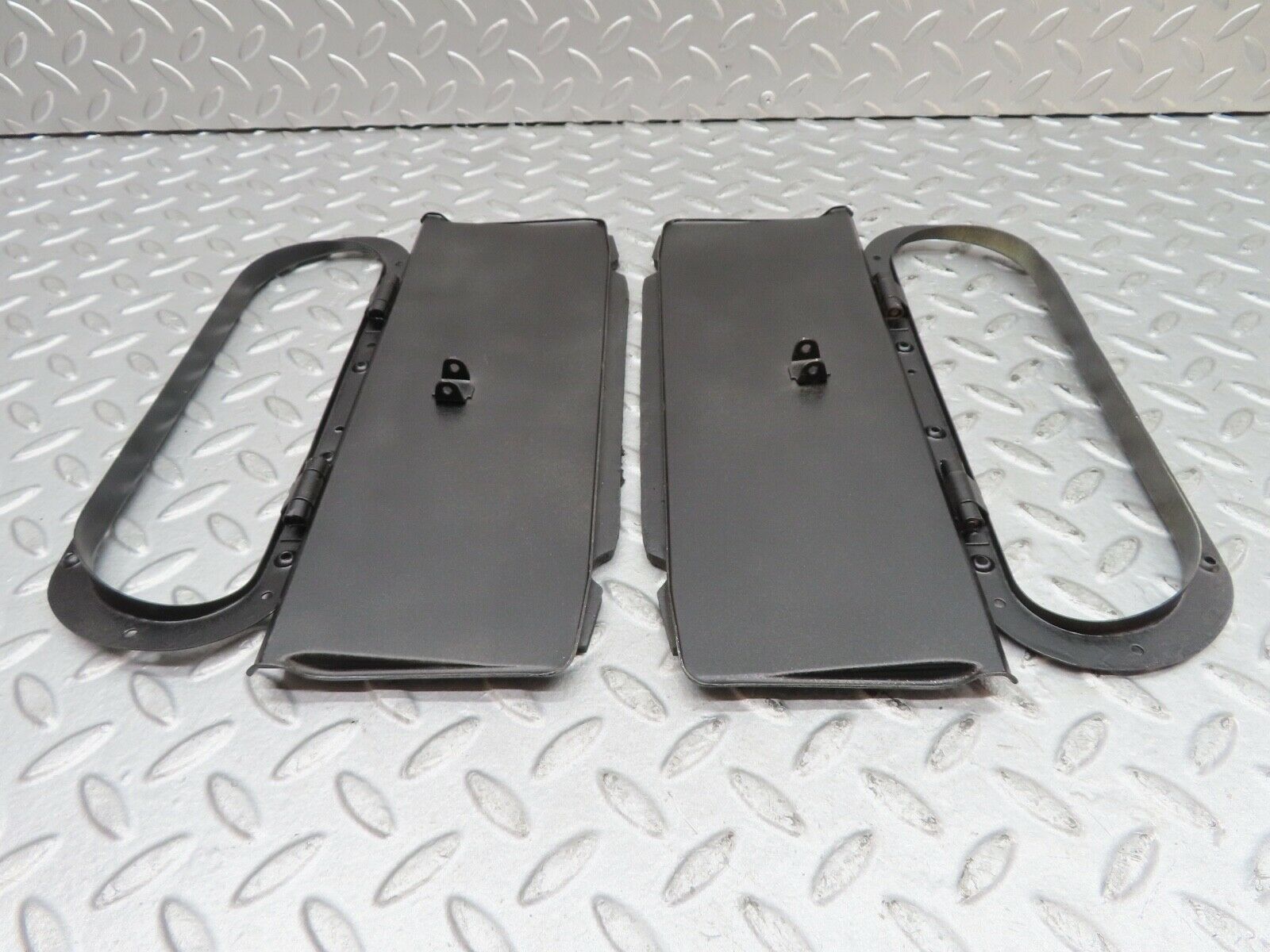 16806 Mercedes-Benz C107 380SLC Air Vent Door