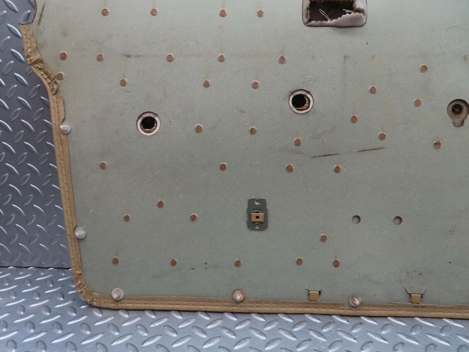 13508 Mercedes-Benz W123 200 Front Right Door Card Cream