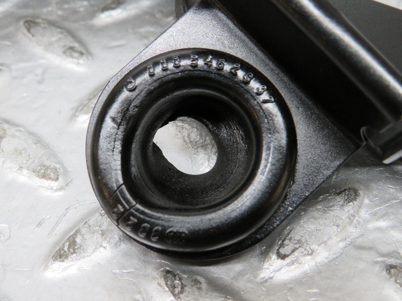 26995 Mercedes-Benz W123 240D Wire Cable Bracket 0005460837