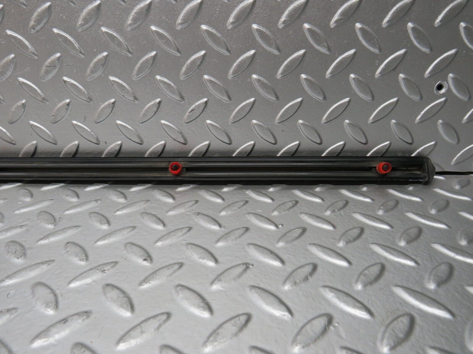 28619 Mercedes-Benz W123 280E Front Left Fender Wing Centre Moulding Trim