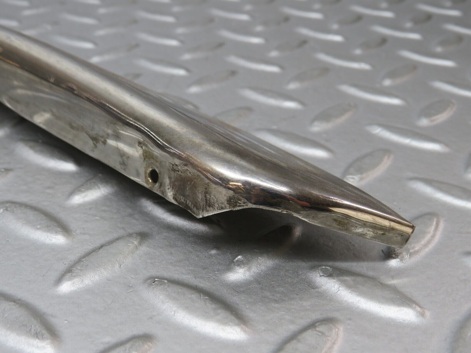 36289 Mercedes-Benz W126 420SE Front Right Chrome Wheel Arch Trim