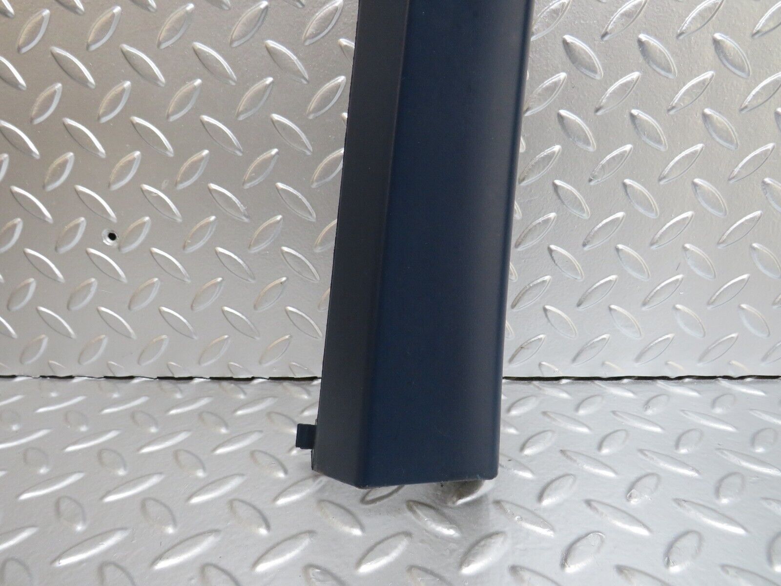 24976 Mercedes-Benz W140 SEL320 LWB Rear Right Door Window Trim 1407304862