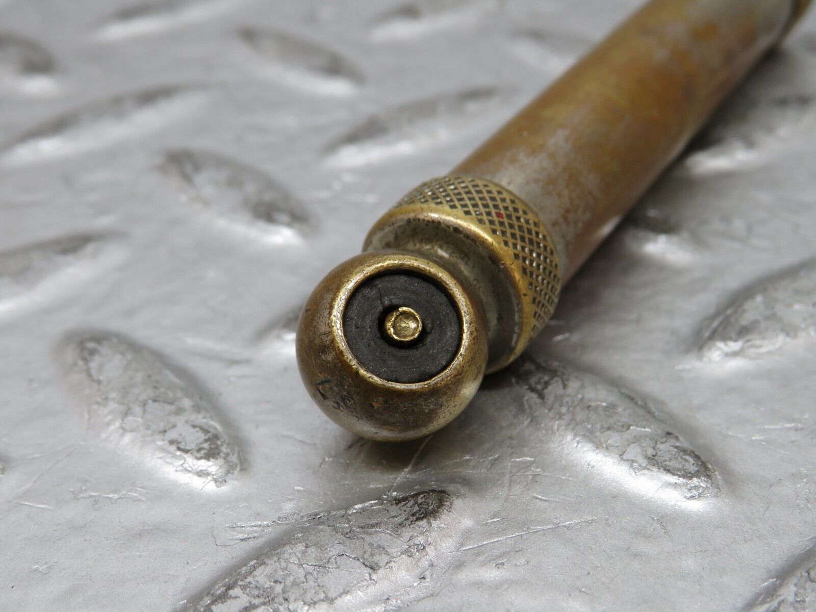 27021 Mercedes-Benz Tyre Pressure Gauge